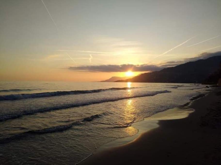 Appartamento Mama Monolocale Terrazzo Vista Mare Ventimiglia Dış mekan fotoğraf