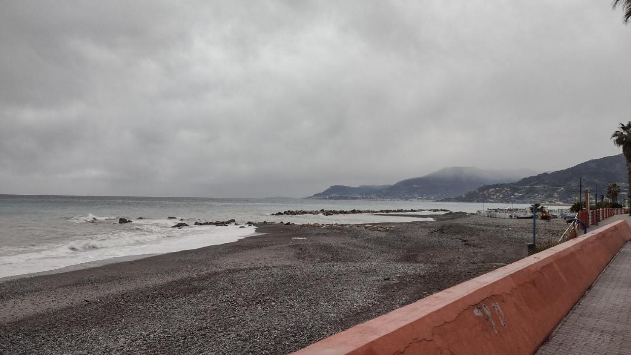 Appartamento Mama Monolocale Terrazzo Vista Mare Ventimiglia Dış mekan fotoğraf